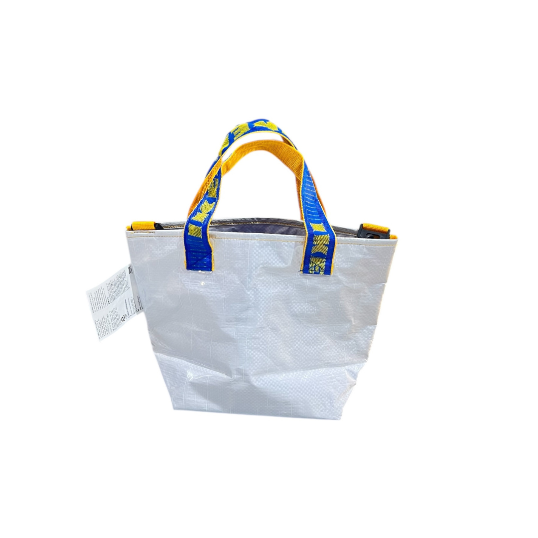 ショッピングバッグをリメイクした Made in Thailand のサステナブルバッグ