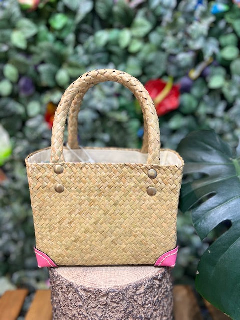 ナチュラル刺繍ミニカゴバッグ