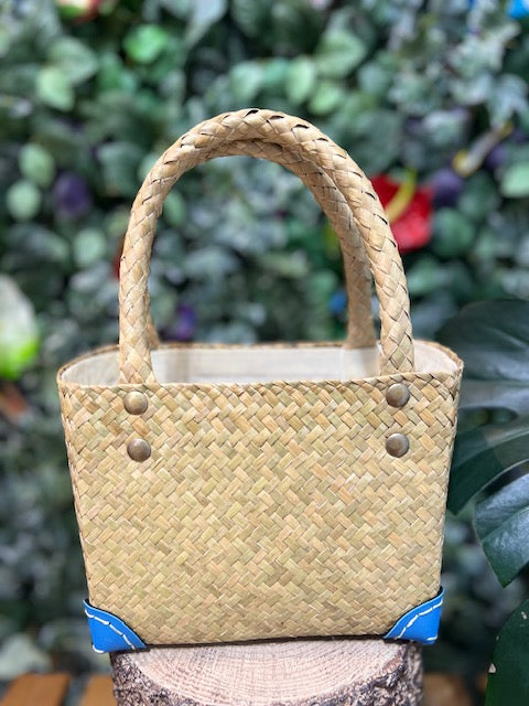ナチュラル刺繍ミニカゴバッグ