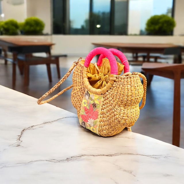 フローラル刺繍付きミニショルダーバッグ (2WAY仕様）