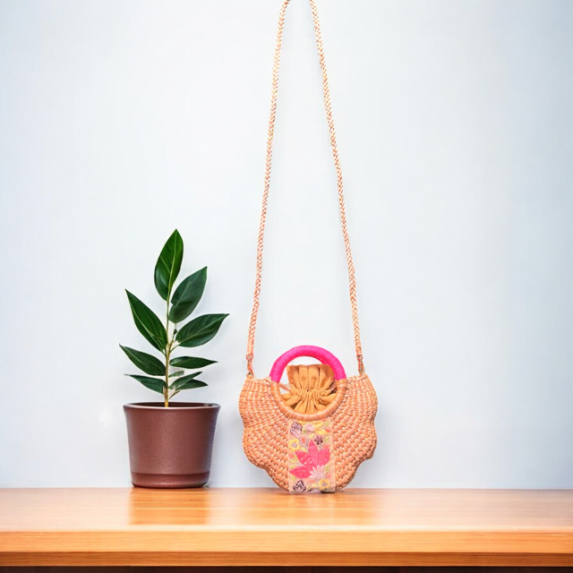 フローラル刺繍付きミニショルダーバッグ (2WAY仕様）