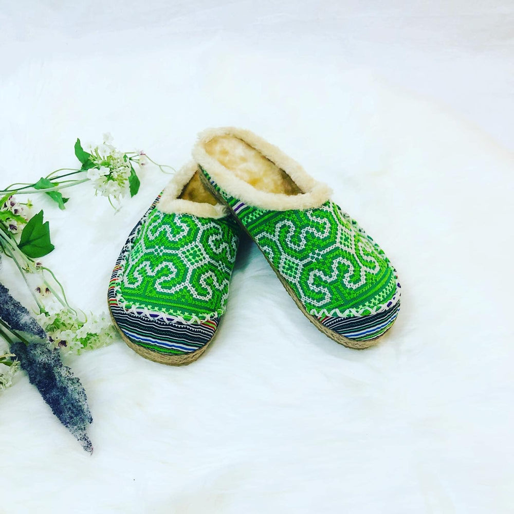 レディース /刺繍ボアサボサンダル/ファーサンダル/ふわふわ サンダル/コンフォートサンダル/花刺繍ボアサボサンダル 秋冬刺繍サンダル 全3色
